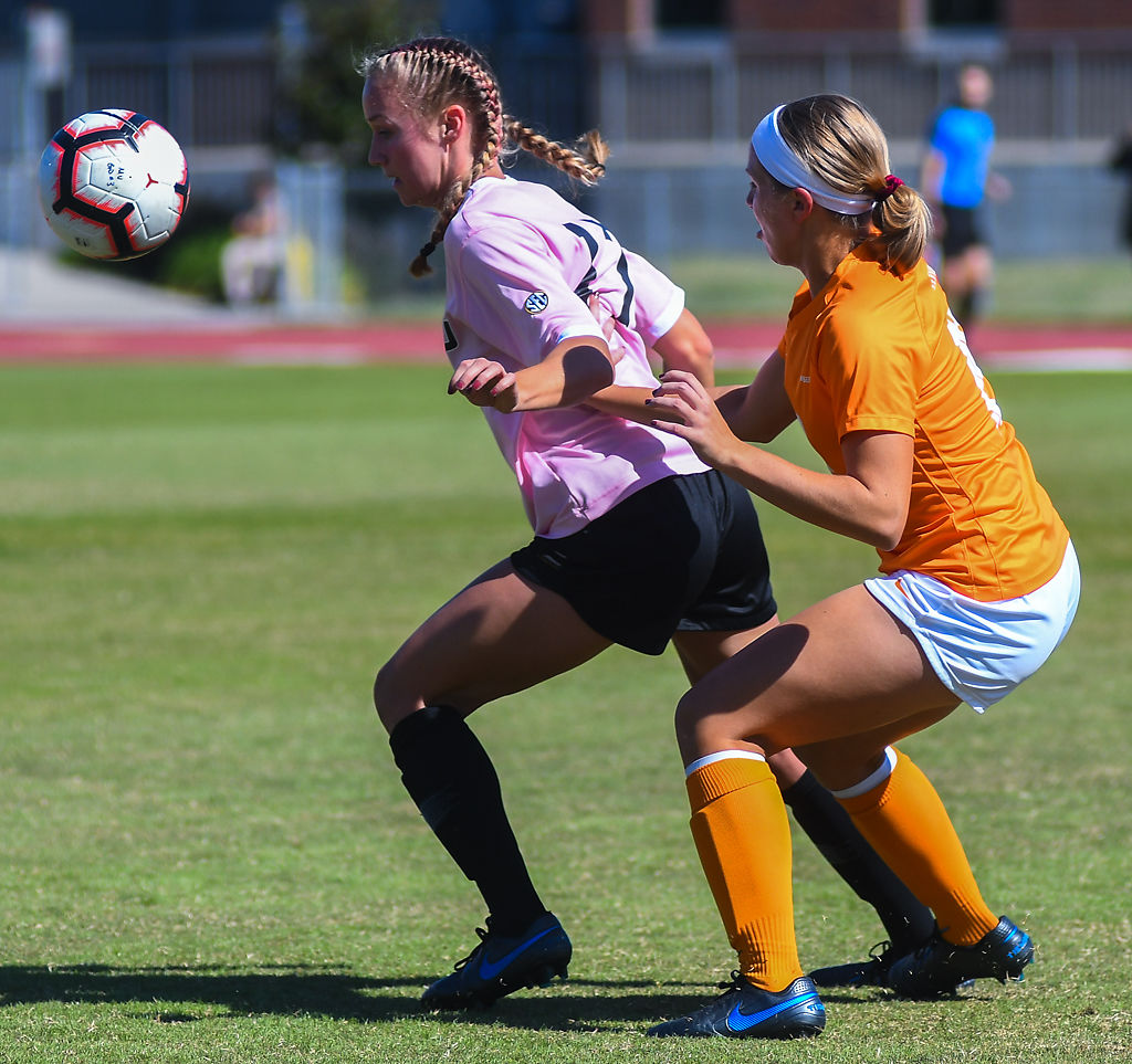 Missouri senior Sarah Luebbert settles the ball